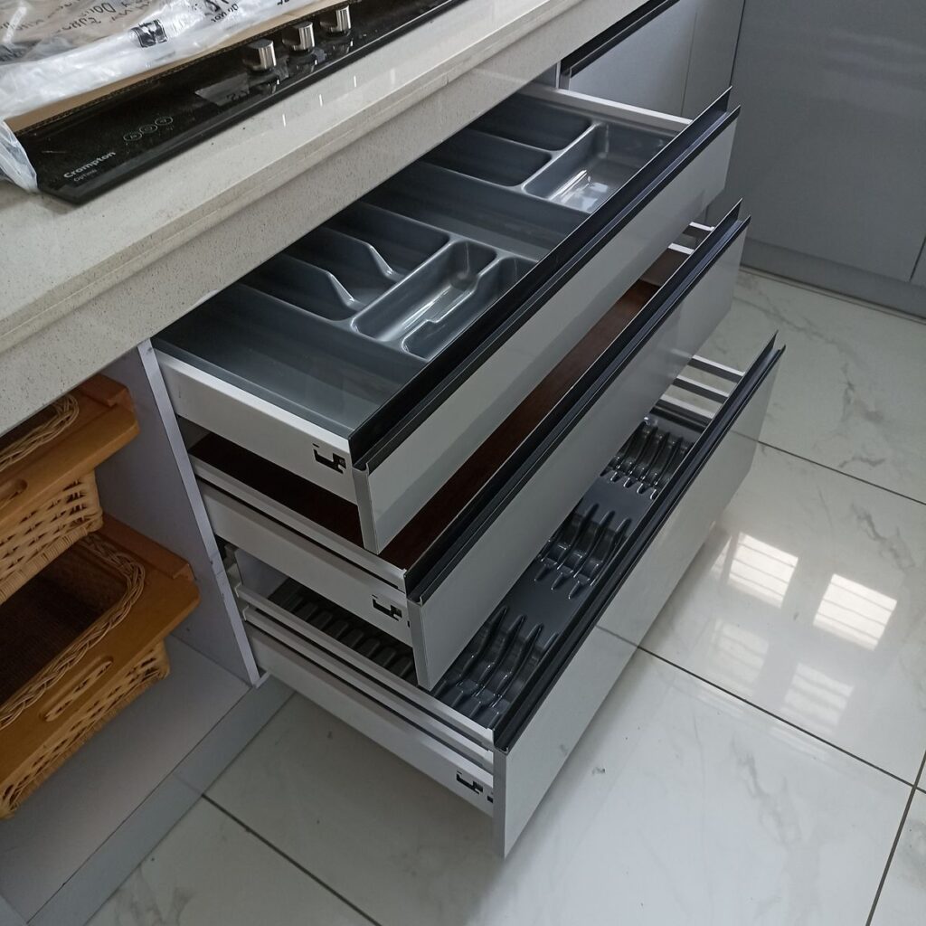 kitchen & wardrobe accessories